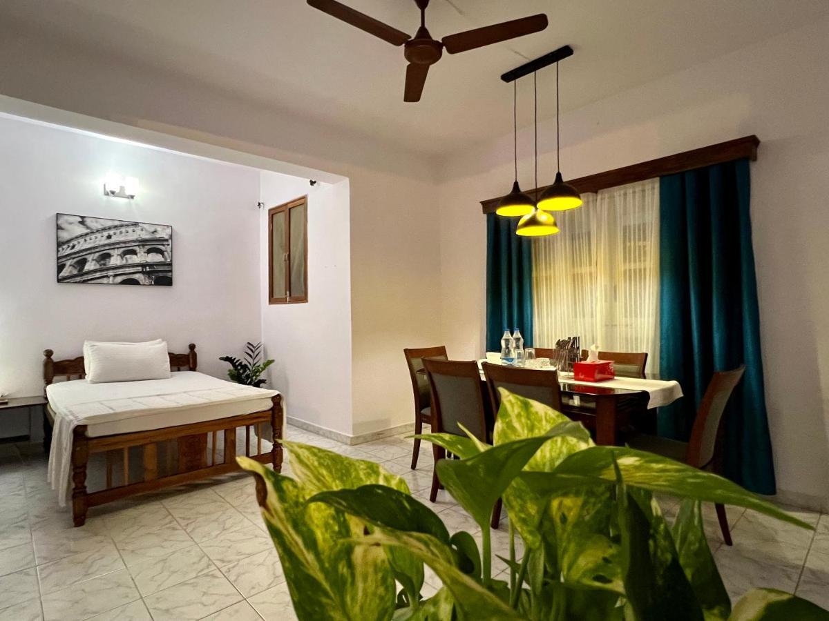 Villa By The Beach Goa บีนอลิม ภายนอก รูปภาพ