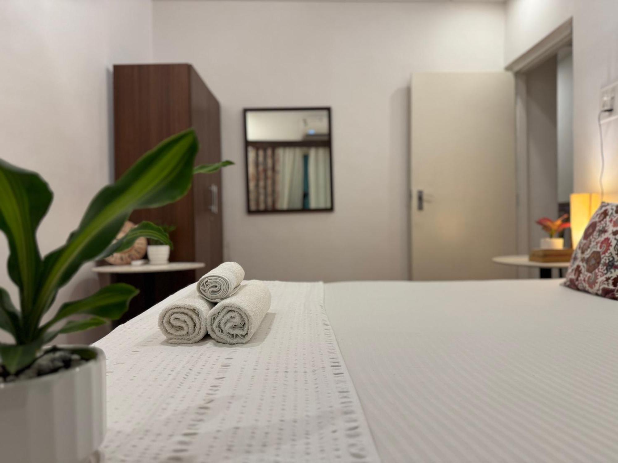 Villa By The Beach Goa บีนอลิม ภายนอก รูปภาพ